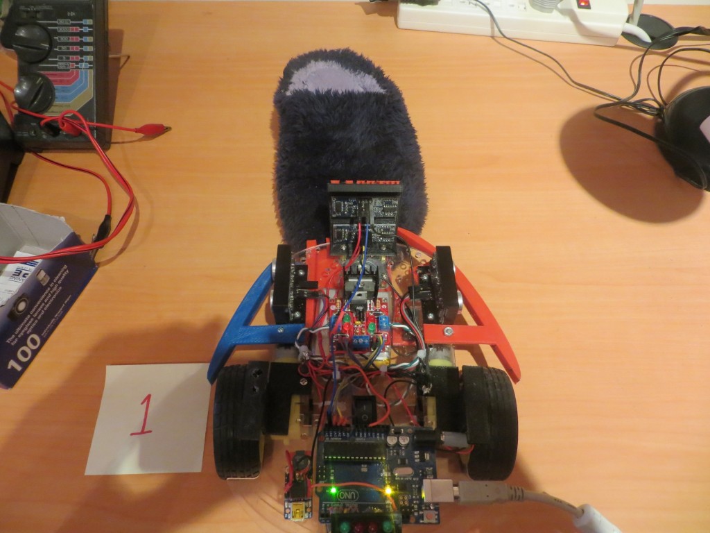 Slipper head-on with robot front