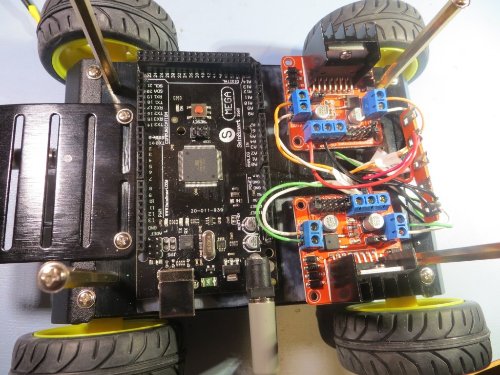 4WD Robot with old-style terminal strip shown at the rear (right side in this photo) of the chassis