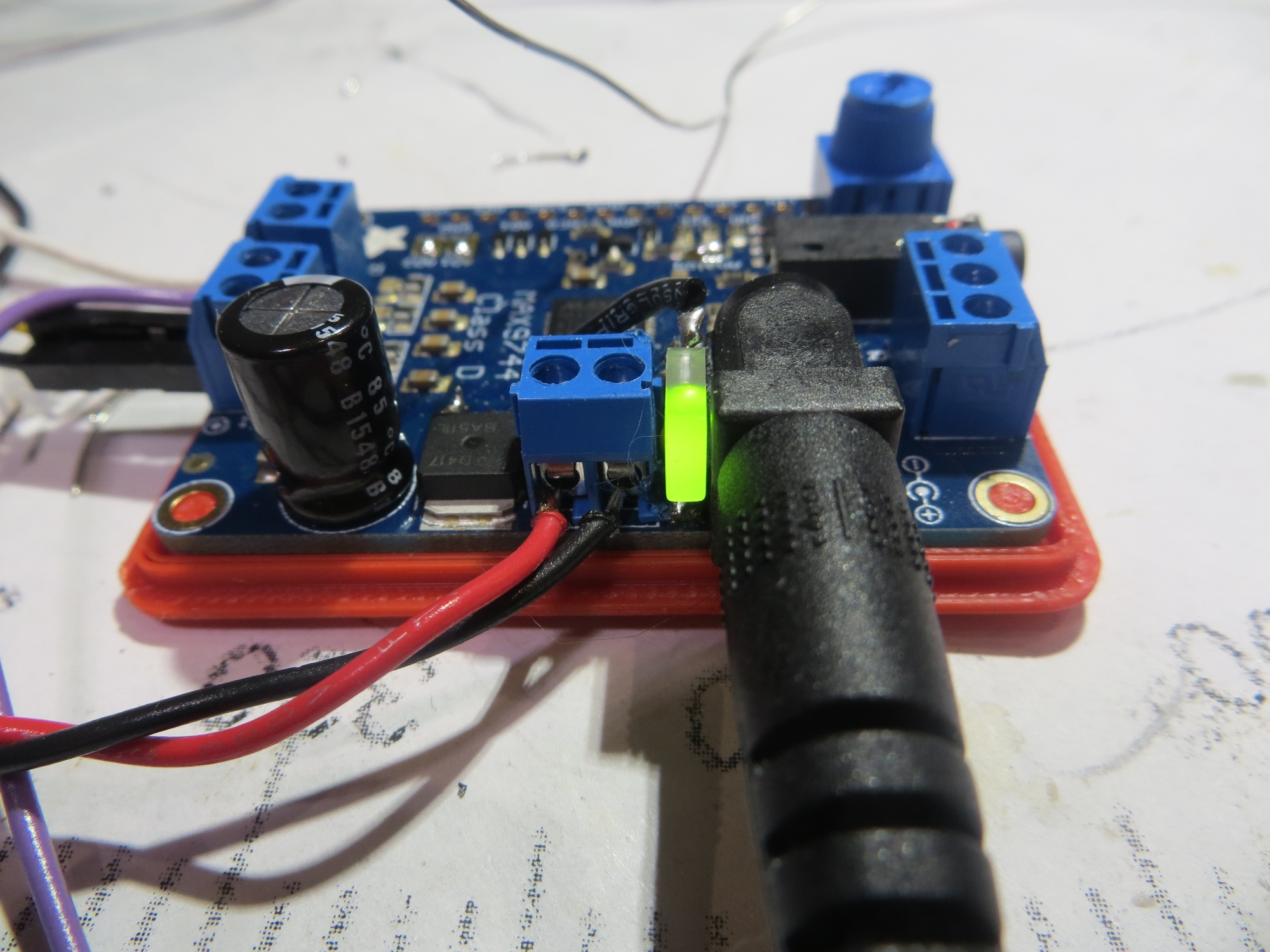 Power ON indicator LED installed between power input jack and external power screw terminals