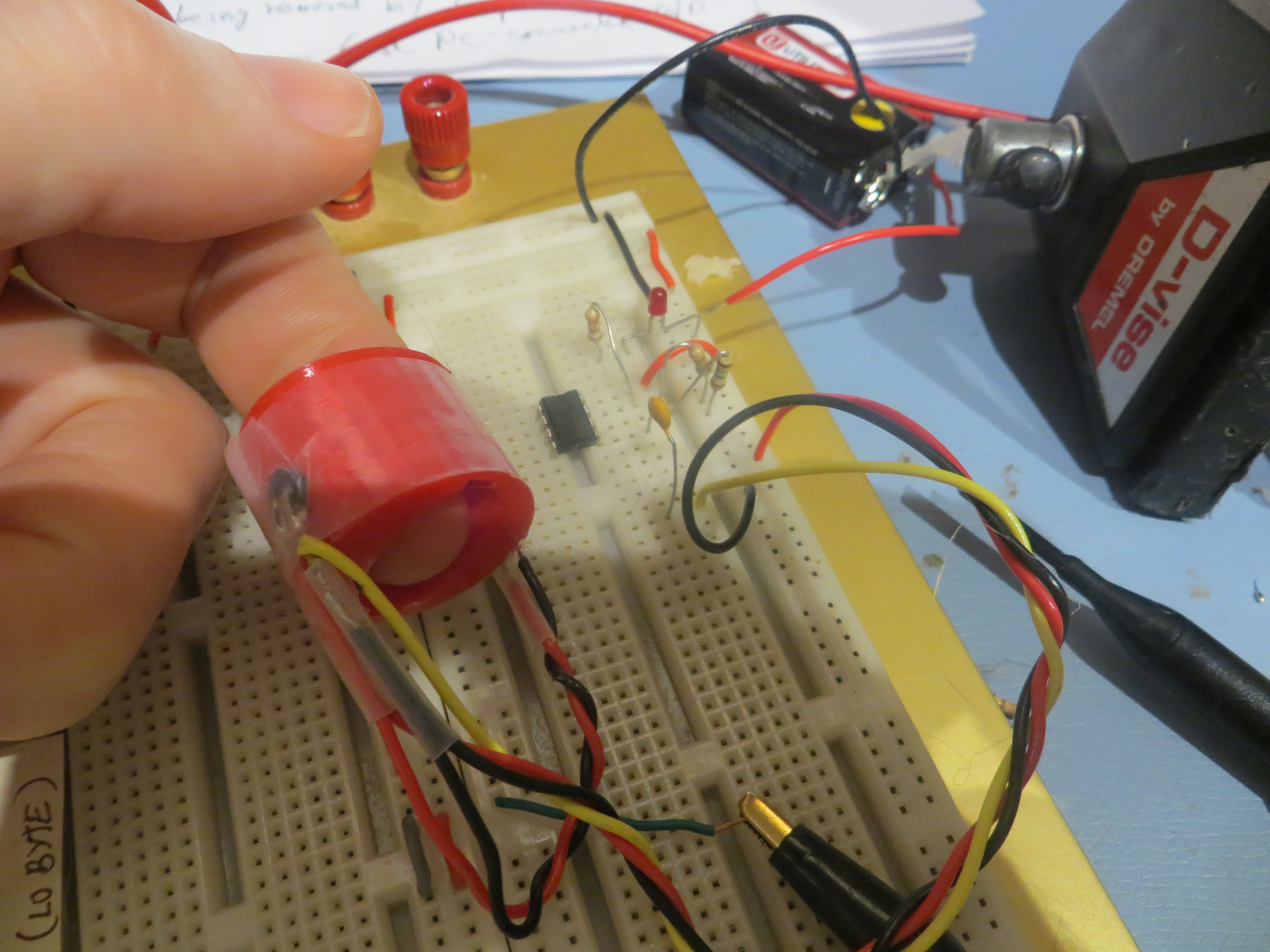Pulse Detector circuit with my 3D-printed finger socket